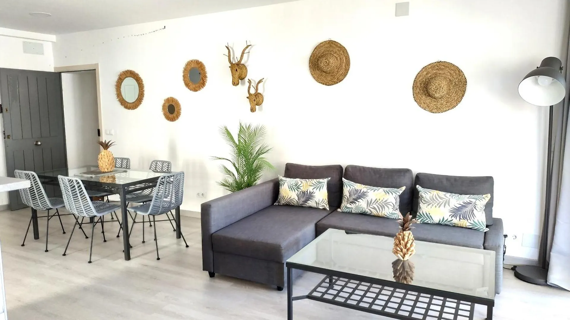 Apartamentos Las Palmeras Palmanova 0*,  Espanha